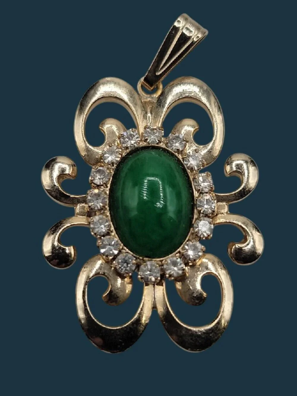 VTG Costume Jewelry Pendant Green Oval Cabochon Gold Tone Openwork Filigree Halo
